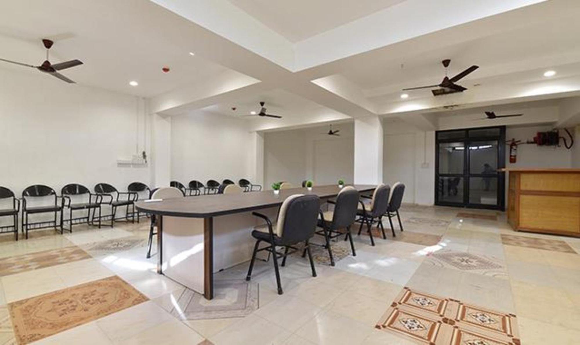 Fabhotel Siddharth Corporate - Vavol, Гандинагар Экстерьер фото